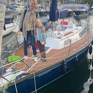  Botel Welcome Aboard Yacht Cruiser!